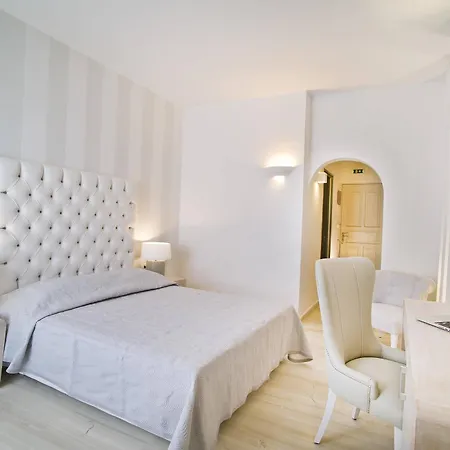 Santorini Palace Hotell 4*